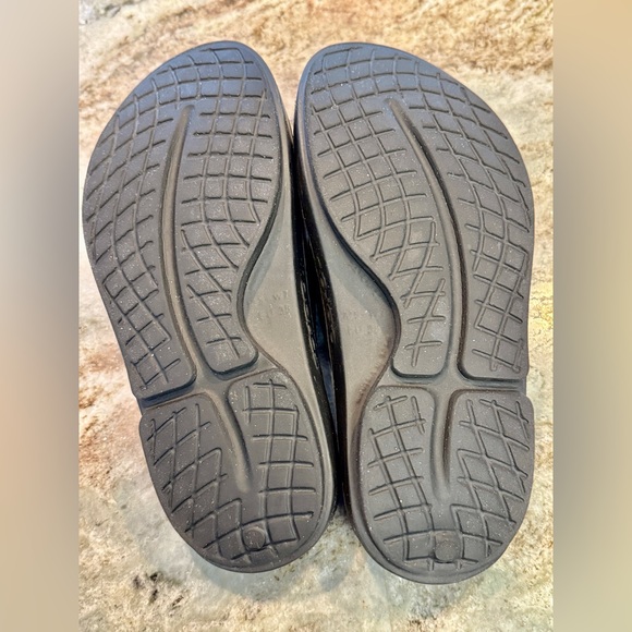 Oofos Black Recovery Slide Sandals Women's 7 - Picture 4 of 5